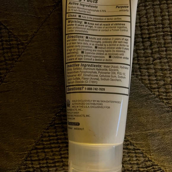 Nuskin Whitening Fluoride Toothpaste - Picture 6 of 8